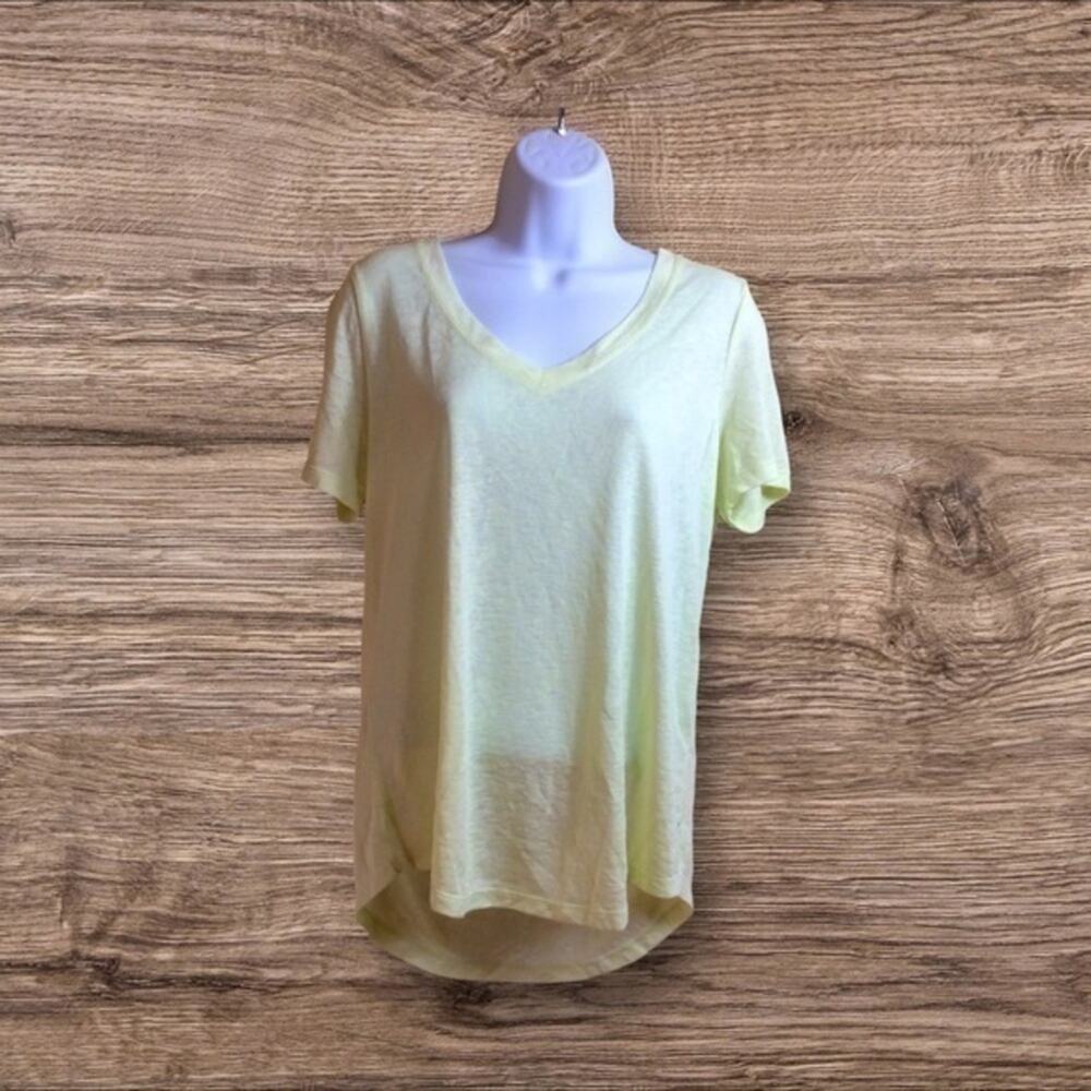 Athleta yellow breezy scoop V-neck knit T-shirt. Yellow.